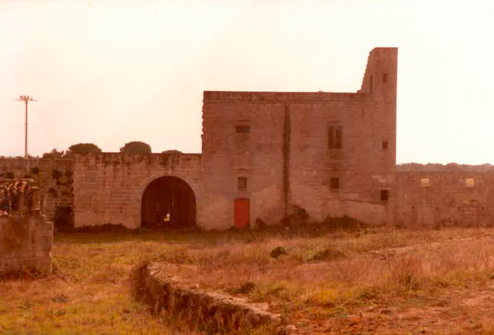 Vista della masseria in rovina